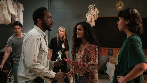 From - S02E06 - Pas de Deux
