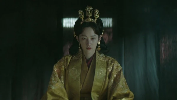 Queen Woo - S01E02 - Death of the King