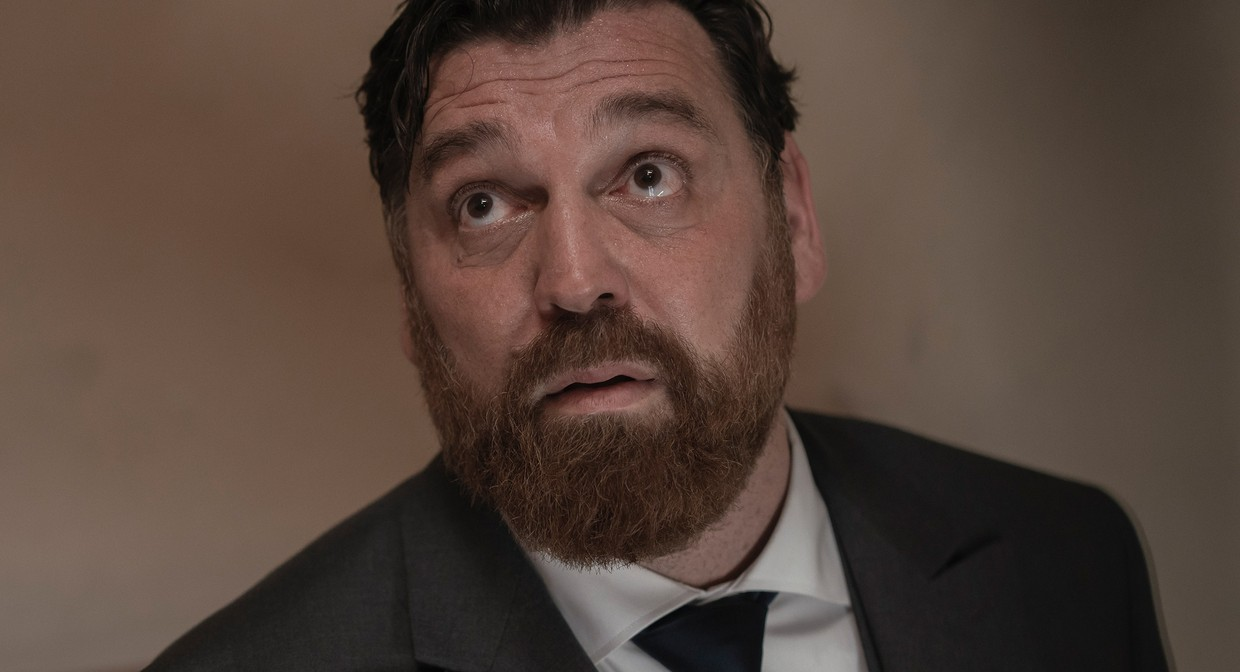 Red Queen Season 1 Episode 5 Recap:A Choice That Turns the Tide | Eyes